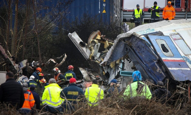 Σύγκρουση τρένων στα Τέμπη: «Αν δεν ήταν ο φίλος μου δεν θα ζούσα»