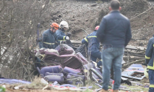 Σύγκρουση τρένων στα Τέμπη: Στους 35 οι νεκροί - Συγκλονιστικές εικόνες της περισυλλογής των σορών