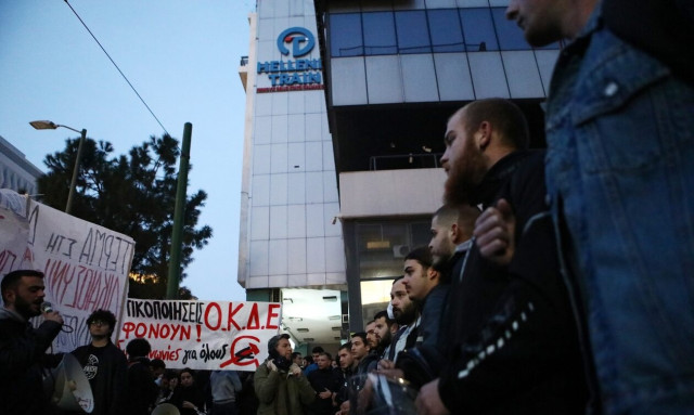 Σοβαρά επεισόδια έξω από τα γραφεία της Hellenic Train