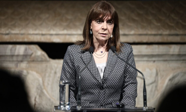 Σύγκρουση τρένων- Σακελλαροπούλου: Αδιανόητη τραγωδία μοιραζόμαστε την οδύνη όσων έχασαν δικούς τους