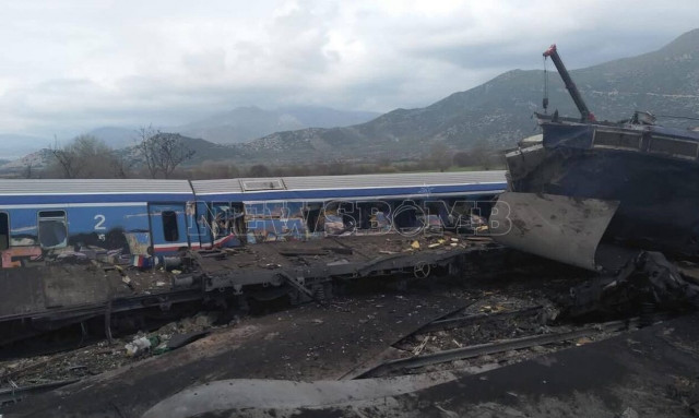 Σύγκρουση τρένων στα Τέμπη: «Έχουν γίνει έλεγχοι και δεν τον βρήκαν», λέει συγγενής αγνοουμένου