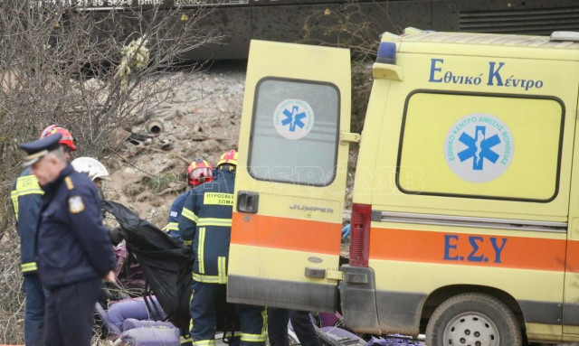 Σύγκρουση τρένων στα Τέμπη: Αγωνία για τους αγνοούμενους
