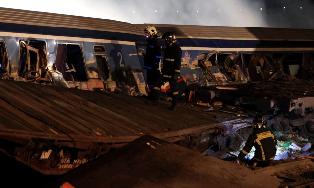 Σύγκρουση τρένων στα Τέμπη: Συγκλονίζουν οι φωτογραφίες από το σημείο της τραγωδίας