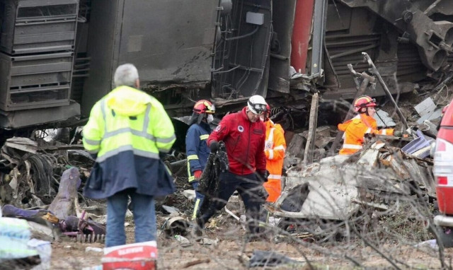 Σύγκρουση τρένων στα Τέμπη: Συνεχίζεται το διεθνές κύμα συμπαράστασης στη χώρα
