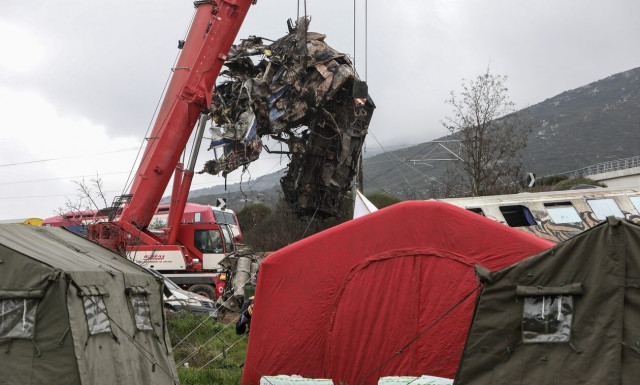 Σύγκρουση τρένων στα Τέμπη: Θρίλερ με τον αριθμό των επιβαινόντων