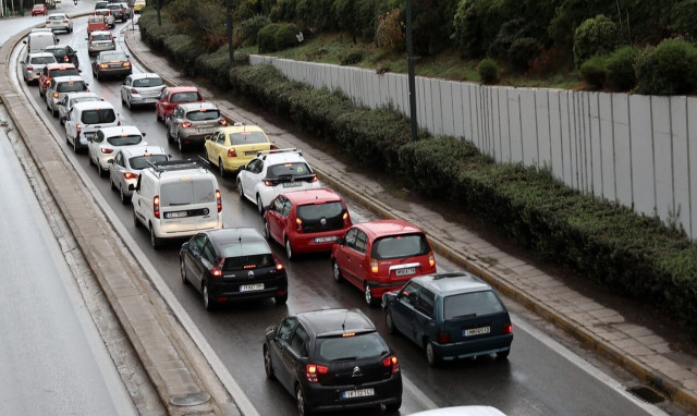 Κίνηση: Κυκλοφοριακό κομφούζιο στους δρόμους λόγω απεργίας του Μετρό - Πού υπάρχουν προβλήματα