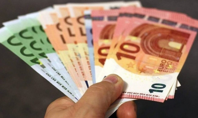 Συντάξεις: Πώς οι κρατήσεις και οι φόροι ροκανίζουν τις αυξήσεις