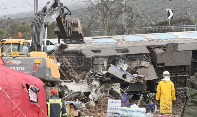 Τέμπη: «Γροθιά στο στομάχι» η μαρτυρία διασώστη - «Δεν αναζητούμε πλέον σορούς αλλά ανθρώπινα μέλη»