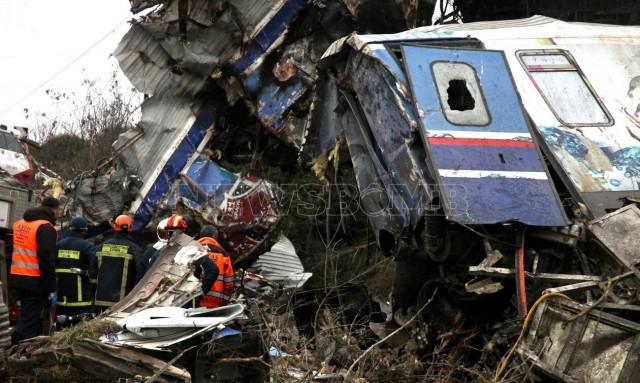 Τέμπη: Τα ουρλιαχτά μιας 22χρονης που σώθηκε από τύχη- «Μαμά μου έλα να με πάρεις»