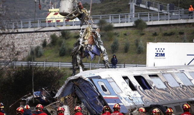 Guardian: Tα βασανιστικά ερωτήματα για τα Τέμπη - Ανθρώπινο λάθος και στο βάθος ιδιωτικοποίηση ;