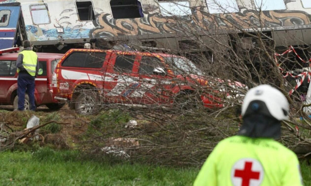 Τέμπη: «Αν αργούσαν έστω και ένα λεπτό, το παιδί μας δεν θα ζούσε»