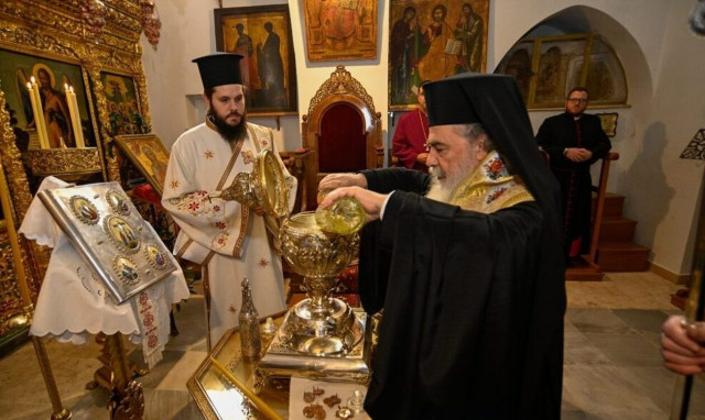 Το μύρο για τη στέψη του βασιλιά Καρόλου καθαγιάστηκε στα Ιεροσόλυμα