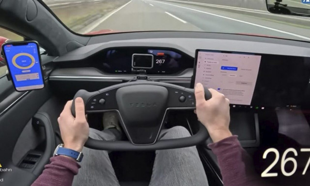 Παιχνιδάκι για ένα Tesla Model S Plaid να φθάσει στην τελική του