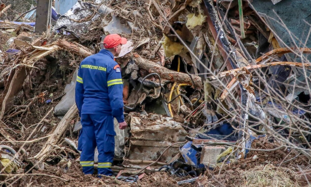 Τέμπη: Ολοκληρώθηκαν οι ταυτοποιήσεις των νεκρών - Μια μάνα ψάχνει το παιδί της