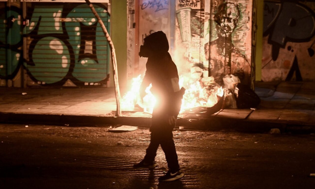 Εξάρχεια: Επίθεση με μολότοφ σε διμοιρία των ΜΑΤ