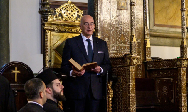 Μνημόσυνο στην Κωνσταντινούπολη για τα Τέμπη, παρουσία Δένδια – Συνάντηση με τον Πατριάρχη