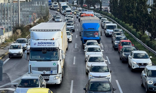 Κίνηση στους δρόμους: Ακινητοποιημένος ο Κηφισός - «Ουρές» χιλιομέτρων στην Αττική