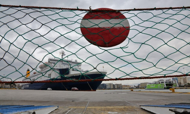 Ξεκίνησε η απεργία της ΠΝΟ – Δεμένα τα πλοία στα λιμάνια