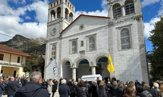 Λυκούρια Καλαβρύτων: Θρήνος και ανείπωτος πόνος στην κηδεία της 19χρονης Αναστασίας Παπαγγελή
