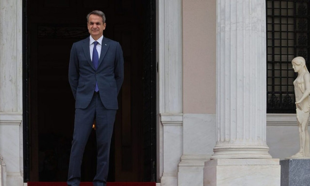 PM Mitsotakis asks shipping minister to increase security on ships, ahead of Orthodox Easter