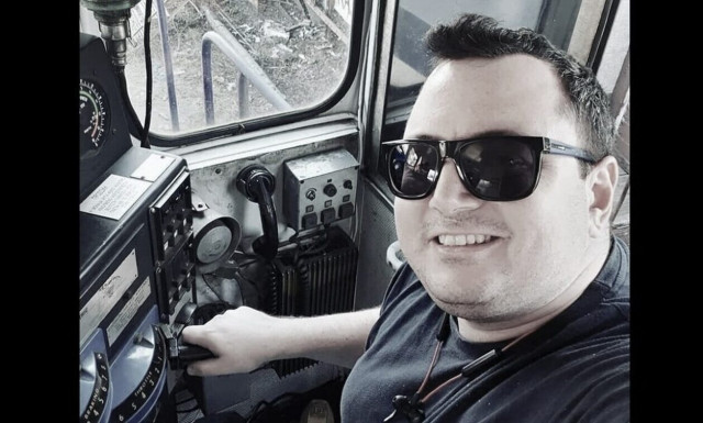 Τέμπη - Πατέρας θύματος στο Newsbomb.gr:  «Να φροντίσουν να μην επαναληφθεί τέτοια τραγωδία»