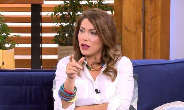 Κλέλια Ρένεση: «Όσο υπάρχουν μανάδες που κλαίνε τα παιδιά τους, καμία γυναίκα δεν γιορτάζει»