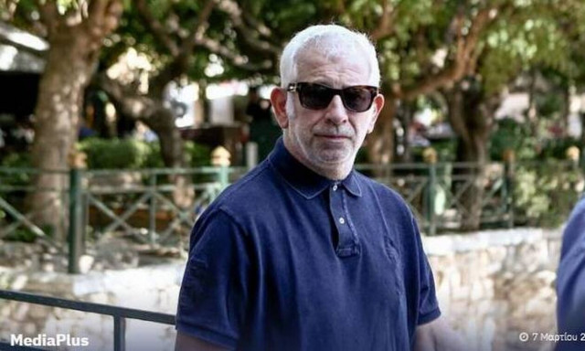 O Πέτρος Φιλιππίδης στην πρώτη του δημόσια εμφάνιση σε θέατρο μετά την αποφυλάκισή του