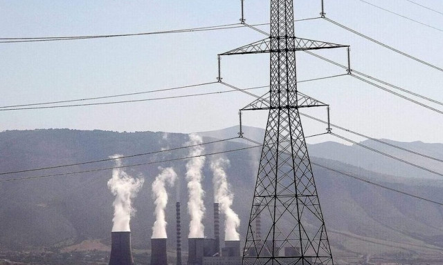 Στα 340 εκατ. ευρώ τα έσοδα από τον έκτακτο φόρο στους ηλεκτροπαραγωγούς