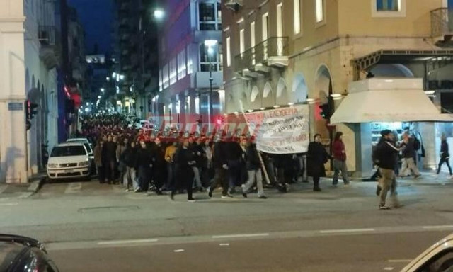 Πάτρα: Νέα πορεία στο κέντρο της πόλης - Άναψαν καπνογόνα