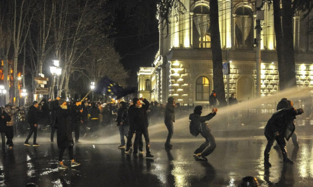Γεωργία: Πεδίο μάχης οι δρόμοι της Τιφλίδας- Το νομοσχέδιο που έβγαλε τους πολίτες στο δρόμο