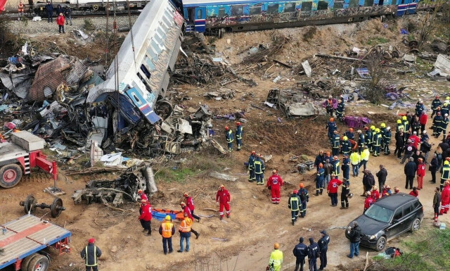 Τέμπη: «Πήρα αγκαλιά ένα παιδί και πηδήξαμε από το τρένο - Βλέπαμε καμένους και μη αρτιμελείς»