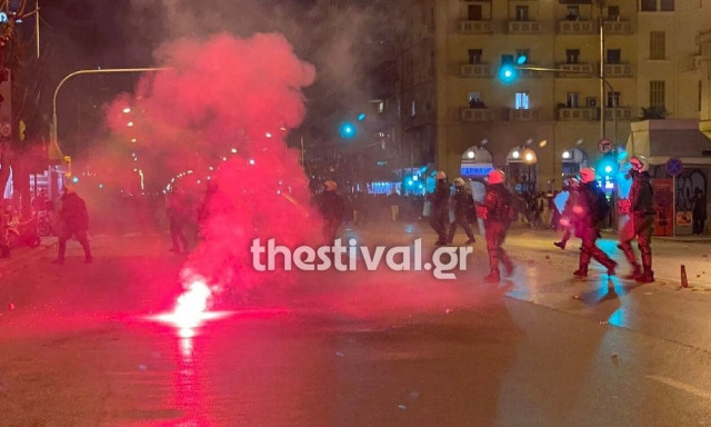 Θεσσαλονίκη: Νέος γύρος επεισοδίων με μολότοφ και χημικά στο κέντρο της πόλης
