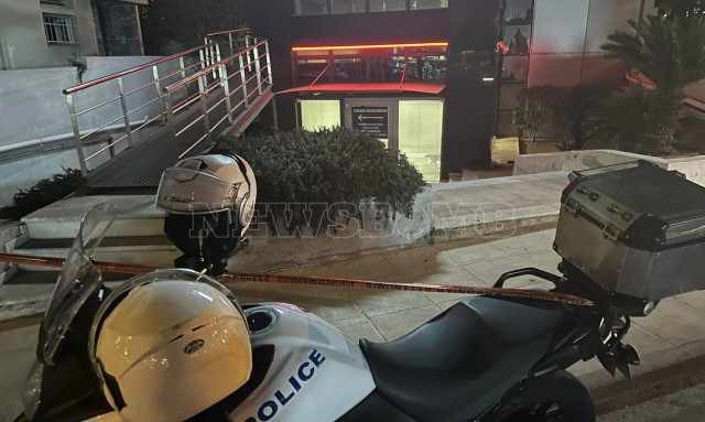 Έκρηξη στο Χαλάνδρι: Μοτοσικλετιστές πέταξαν εμπρηστικό μηχανισμό έξω από τράπεζα