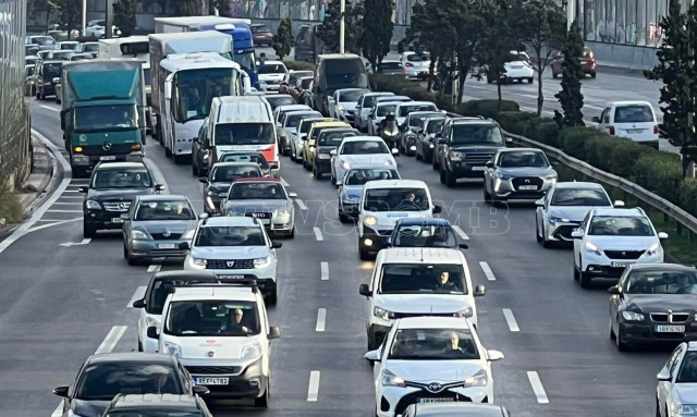 Κίνηση στους δρόμους: Στο «κόκκινο» αρκετοί δρόμοι στην Αττική