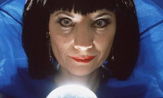 Βρετανία: Πέθανε η αστρολόγος-σύμβολο «Mystic Meg» - Η Βικτόρια Μπέκαμ και η... Μάντσεστερ