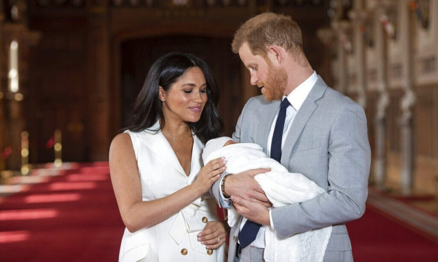 Βρετανία: Τα παιδιά του Χάρι και της Μέγκαν θα φέρουν τους τίτλους «πρίγκιπας» και «πριγκίπισσα»