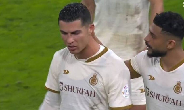 Έξαλλος Κριστιάνο Ρονάλντο: Έβγαλε το περιβραχιόνιο και κλωτσούσε μπουκάλια