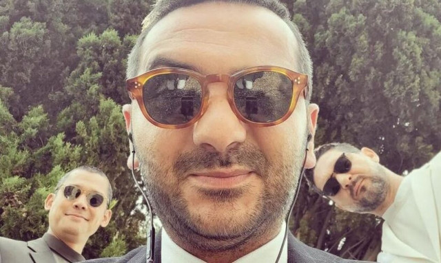 Λεωνίδας Κουτσόπουλος: Μαθαίνει στον επτά μηνών γιο του μπιλιάρδο