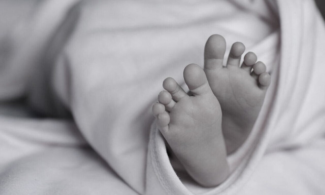 Νεκρό βρέφος στη Λάρισα: Το γέννησε στο μπάνιο του σπιτιού της - Τα νέα στοιχεία