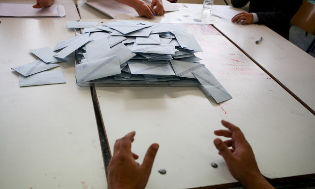 Δημοσκοπήσεις: Τα κεφάλια κάτω για όλους – Τώρα μιλάει η οργή 