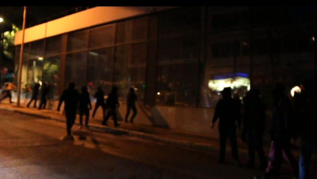 Επίθεση αγνώστων με πέτρες στα γραφεία της Hellenic Train - Δείτε το βίντεο