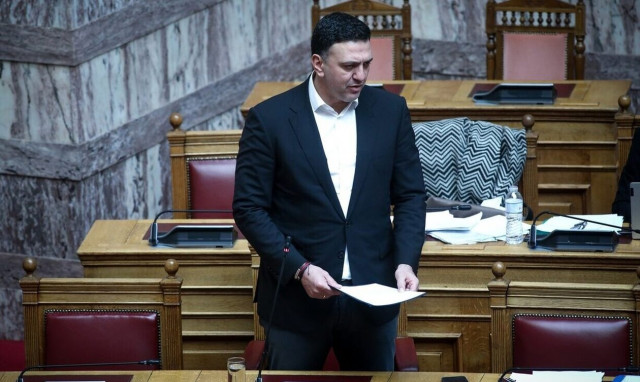 The young people who saved fellow passengers are the hope for the future, Kikilias says