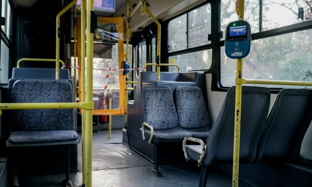 Φάληρο: Έπεσε οροφή λεωφορείου με 40 επιβάτες