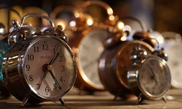 Αλλαγή ώρας: Πότε γυρνάμε τους δείκτες του ρολογιού μια ώρα μπροστά - Η ανακοίνωση του υπουργείου