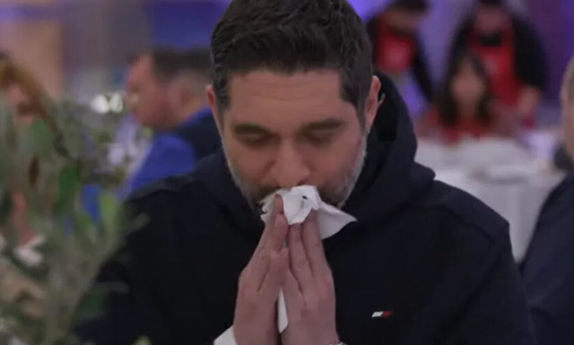 MasterChef: Σέρβιραν ωμό ψάρι στον Πάνο Ιωαννίδη - Του «βγήκε από τη μύτη»