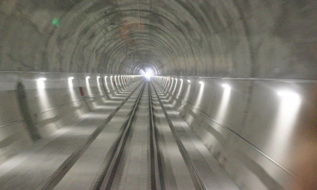 Πλήρης διάλυση στη σιδηροδρομική σήραγγα στα Τέμπη - Άδειες πυροσβεστικές φωλιές και χωρίς φωτισμό