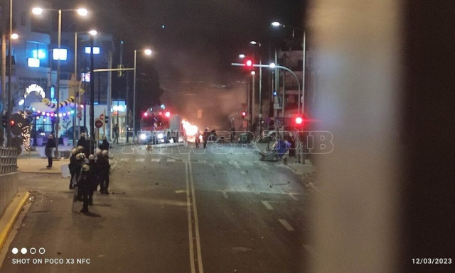 Super League: Χαμός στη Νέα Φιλαδέλφεια μετά το ΑΕΚ – Ολυμπιακός | Μεγάλη ένταση και δακρυγόνα