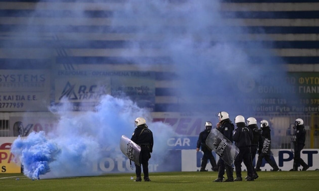 Super League: Διακοπή στο Ατρόμητος – Παναθηναϊκός, εισέβαλαν οπαδοί στο γήπεδο