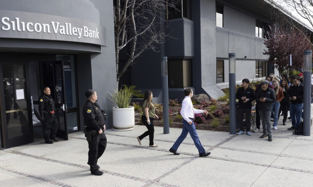 Wall Street: Στάση αναμονής μετά την κατάρρευση της SVB