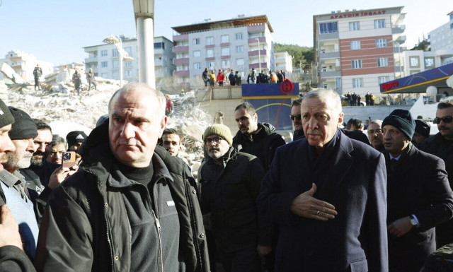 Ο Ερντογάν στις σεισμόπληκτες περιοχές